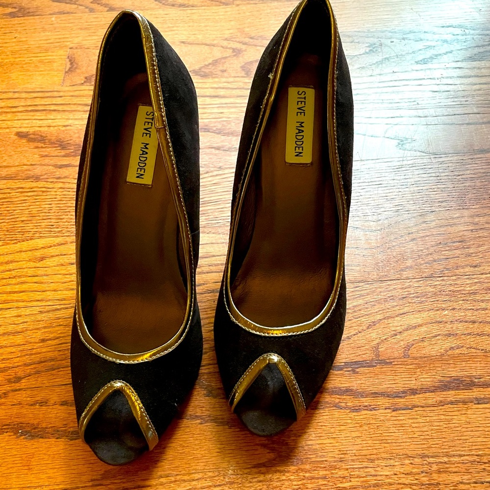 Steve Madden brown suede peep toe heel
